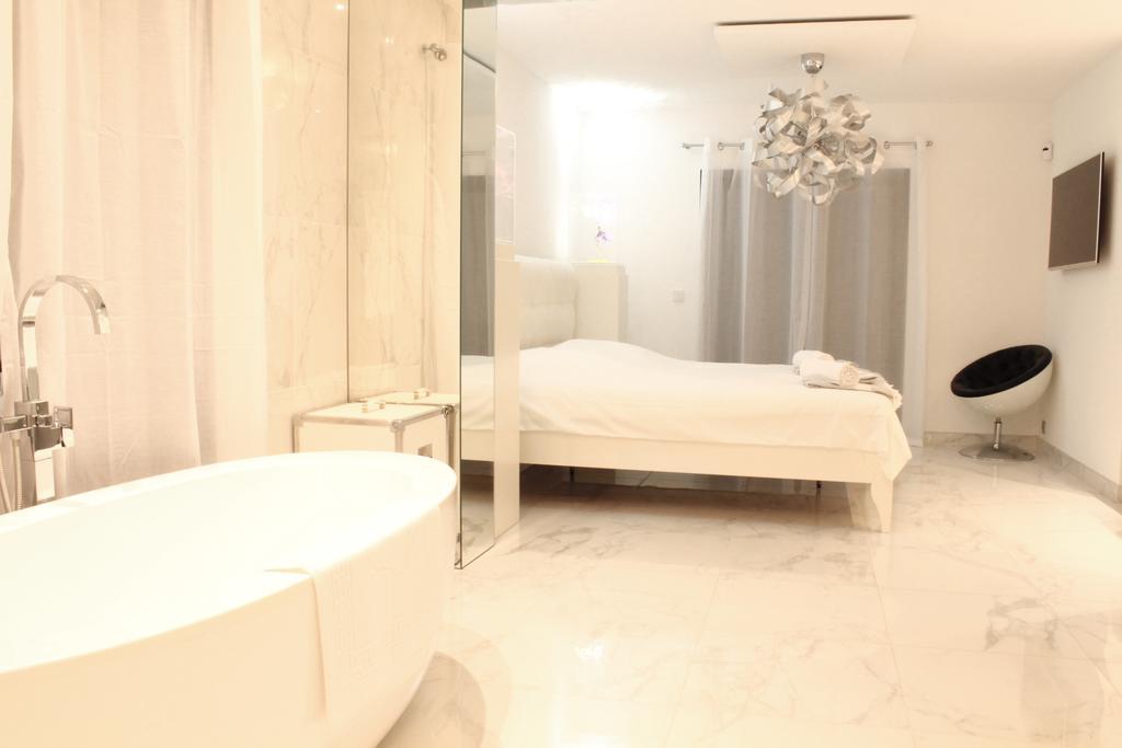 Shangtasia Luxury Art Room Grimaud Exterior photo