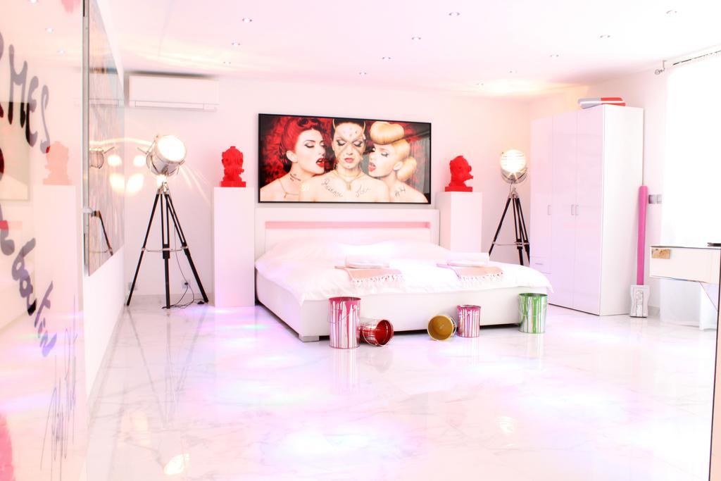 Shangtasia Luxury Art Room Grimaud Exterior photo